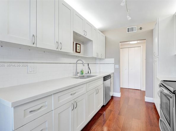 4001 Hillcrest Dr 817, Hollywood FL 33021