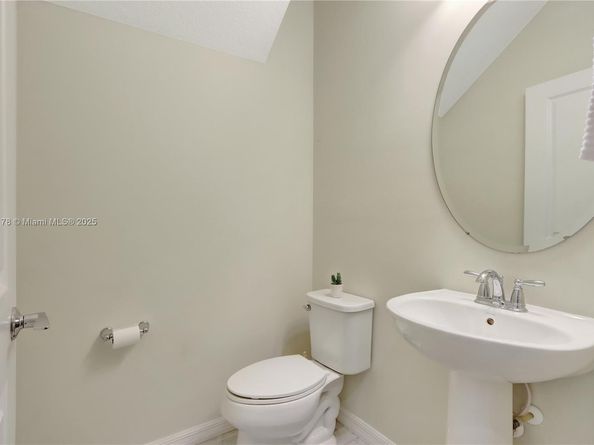 Undisclosed Address #A11871178, Hollywood FL 33021