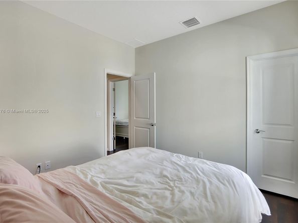 Undisclosed Address #A11871178, Hollywood FL 33021