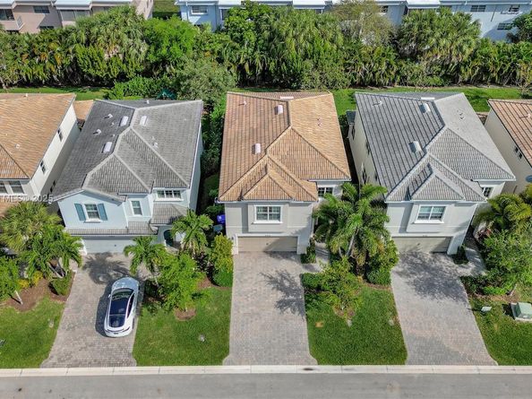 Undisclosed Address #A11871178, Hollywood FL 33021