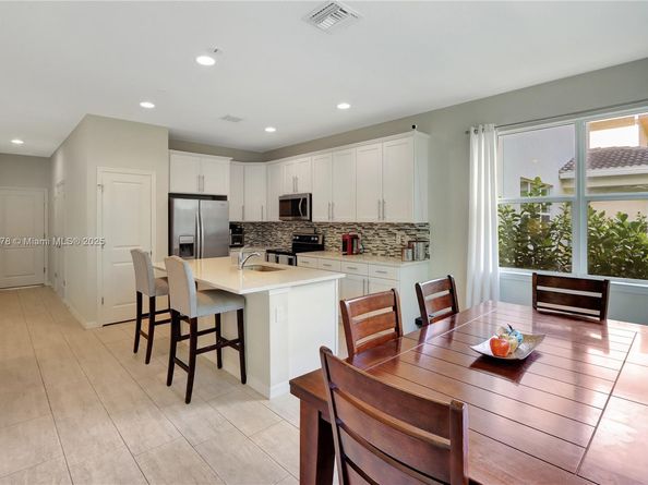 Undisclosed Address #A11871178, Hollywood FL 33021