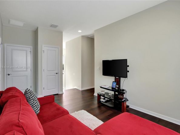 Undisclosed Address #A11871178, Hollywood FL 33021