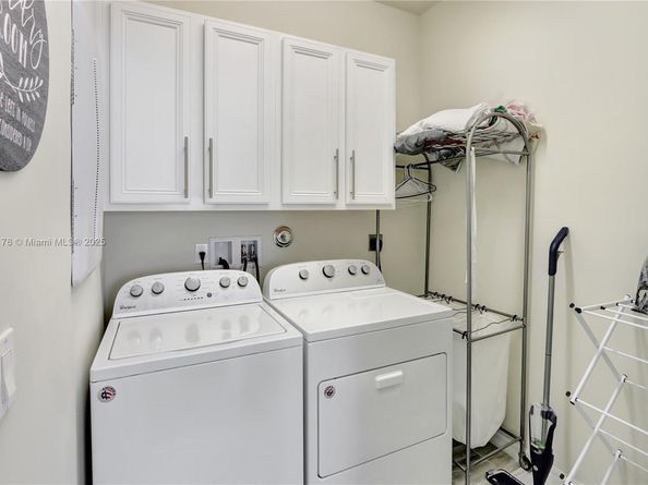 Undisclosed Address #A11871178, Hollywood FL 33021