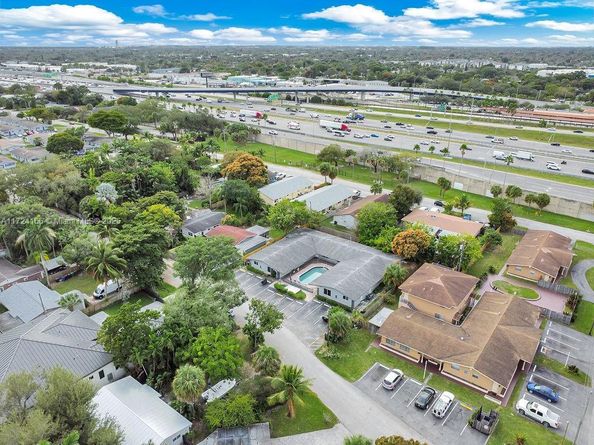 215 SW 19th Ave, Fort Lauderdale FL 33312