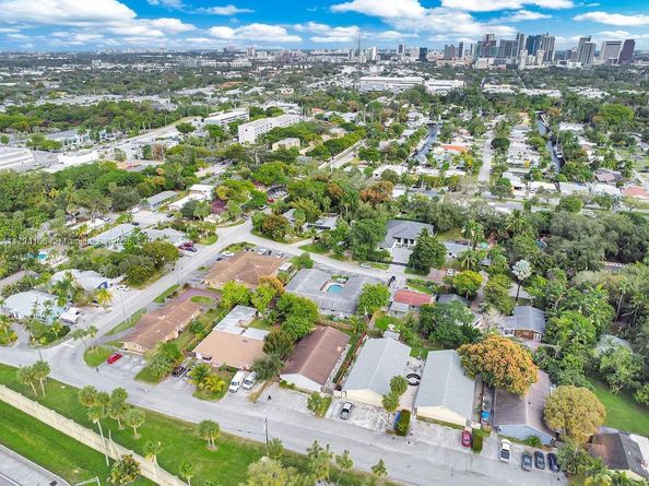 215 SW 19th Ave, Fort Lauderdale FL 33312