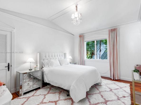 5396 N Bay Rd, Miami Beach FL 33140