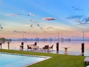 5396 N Bay Rd, Miami Beach FL 33140