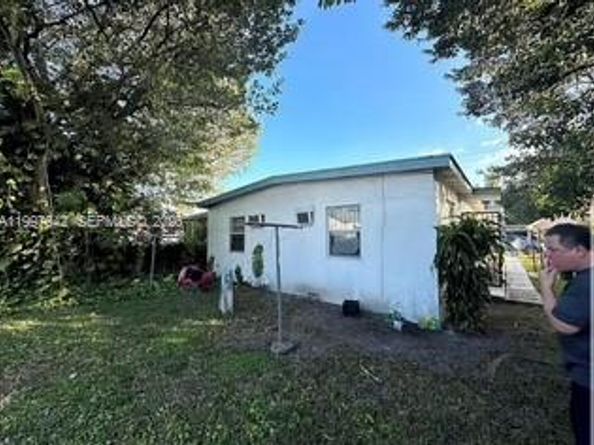 1785 NW 56th St, Miami FL 33142