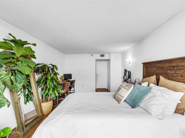 555 NE 15th St PHD, Miami FL 33132