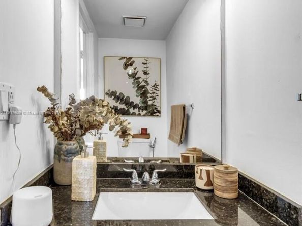 555 NE 15th St PHD, Miami FL 33132