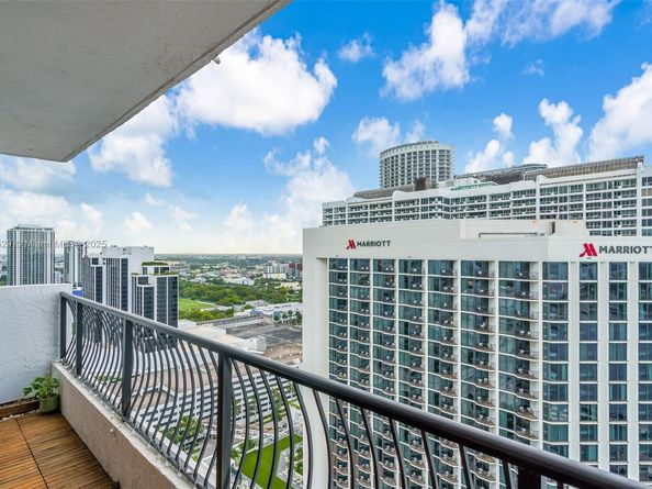 555 NE 15th St PHD, Miami FL 33132