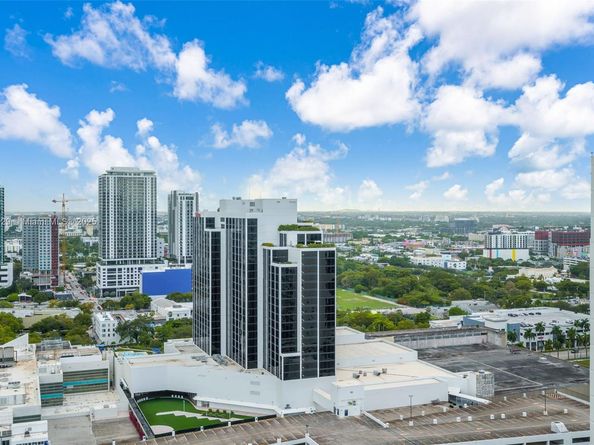 555 NE 15th St PHD, Miami FL 33132