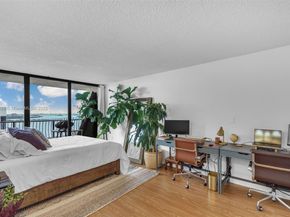 555 NE 15th St PHD, Miami FL 33132