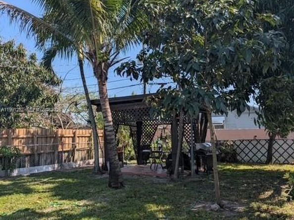 648 E 40th St, Hialeah FL 33013