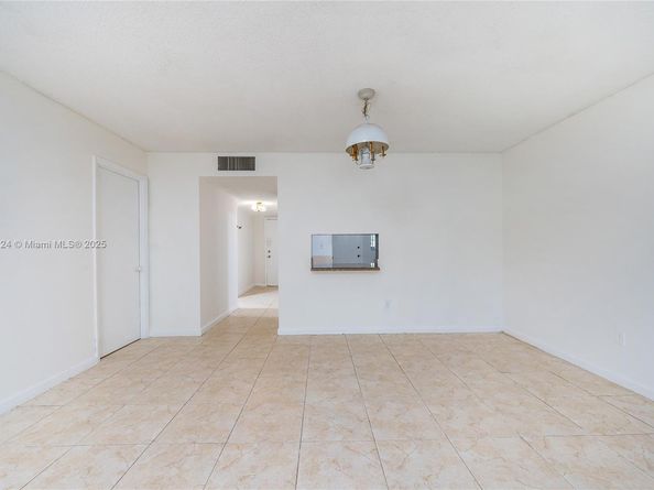 875 NE 195th St 112, Miami FL 33179
