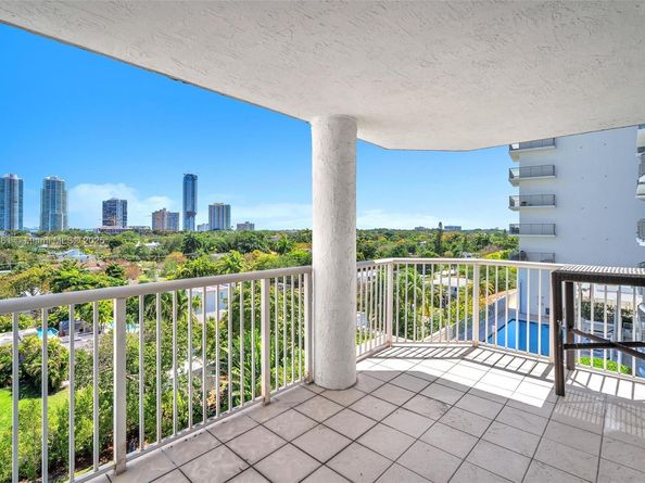 280 SW 20th Rd 904, Miami FL 33129