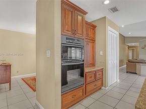 1048 NW 110th Ln, Coral Springs FL 33071