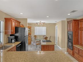 1048 NW 110th Ln, Coral Springs FL 33071