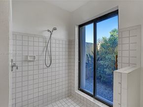 1048 NW 110th Ln, Coral Springs FL 33071