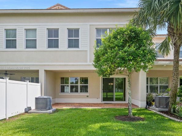 11941 Park Central 11941, Royal Palm Beach FL 33411