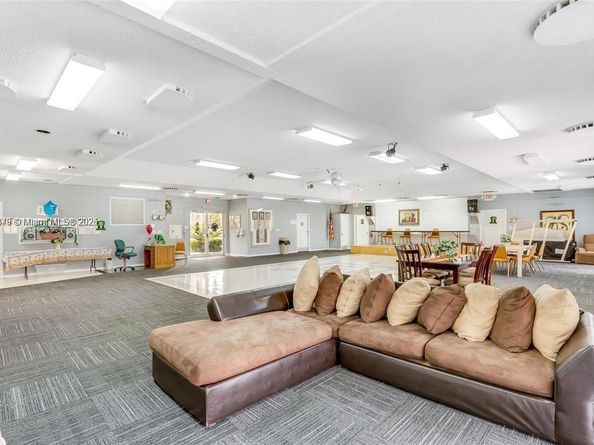 1800 SW 81st Ave 1105, North Lauderdale FL 33068