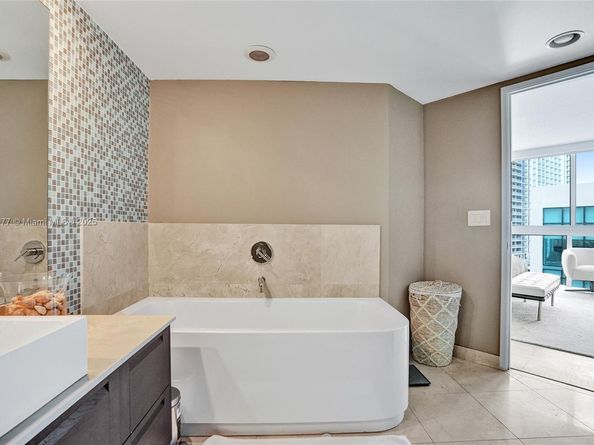 150 Sunny Isles Blvd 11601, Sunny Isles Beach FL 33160
