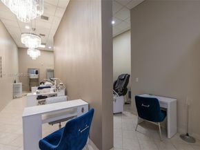 16101 Emerald Estates Dr 250, Weston FL 33331