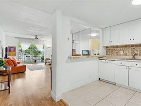 1000 Hillcrest Ct 215, Hollywood FL 33021
