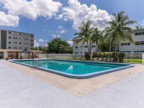 1000 Hillcrest Ct 215, Hollywood FL 33021