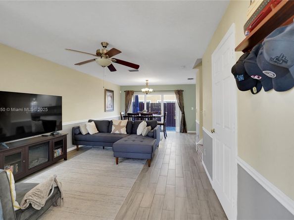 2888 NW 99th Ter, Sunrise FL 33322