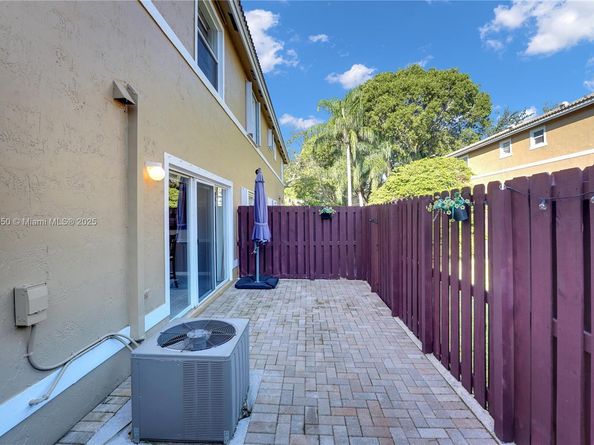 2888 NW 99th Ter, Sunrise FL 33322