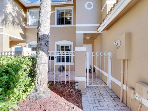 2888 NW 99th Ter, Sunrise FL 33322