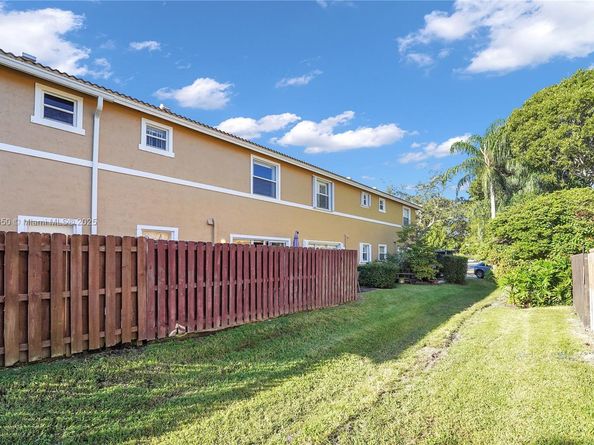 2888 NW 99th Ter, Sunrise FL 33322