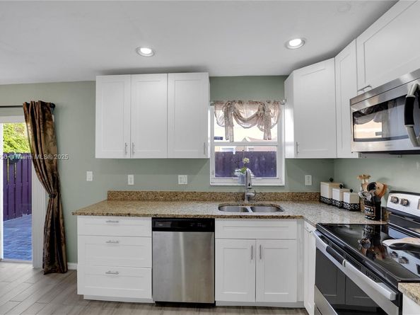 2888 NW 99th Ter, Sunrise FL 33322