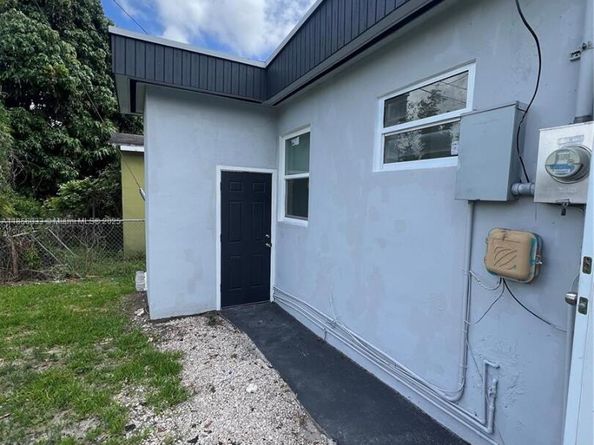 1475 NW 83rd St, Miami FL 33147