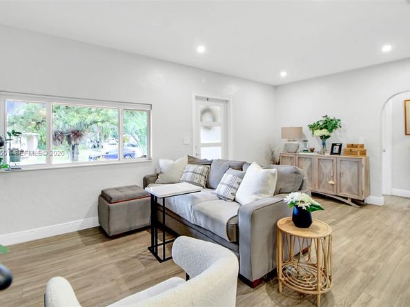 6250 SW 19th St, Miami FL 33155