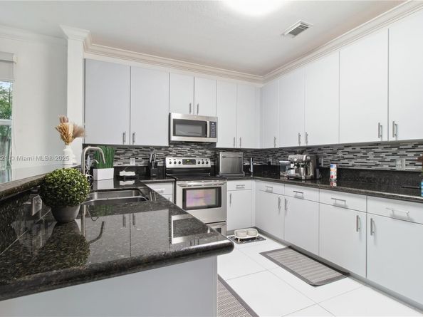 11257 NW 78th St, Doral FL 33178