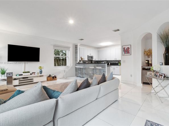 11257 NW 78th St, Doral FL 33178