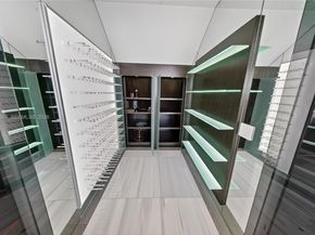 1100 Biscayne Blvd 5306, Miami FL 33132