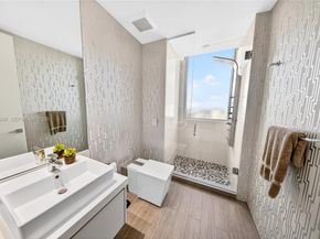 1100 Biscayne Blvd 5306, Miami FL 33132