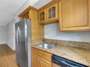 924 SE 2nd St 27, Fort Lauderdale FL 33301