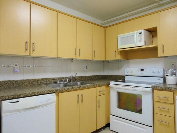 Undisclosed Address #A11864299, Sunny Isles Beach FL 33160
