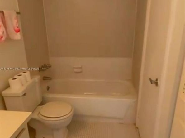 496 NW 165th St Rd D611, Miami FL 33169