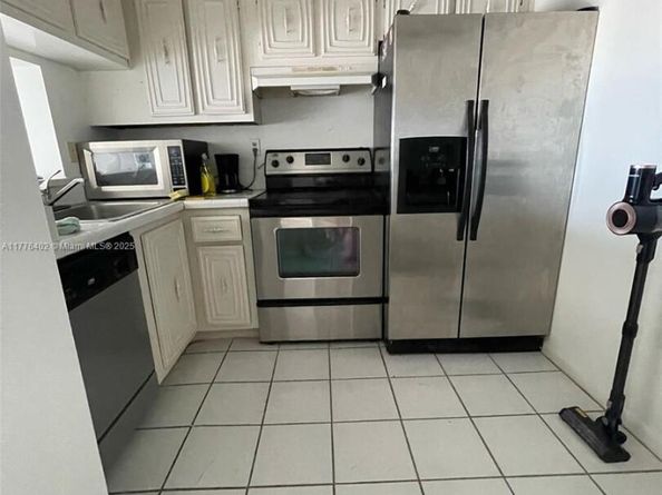 496 NW 165th St Rd D611, Miami FL 33169