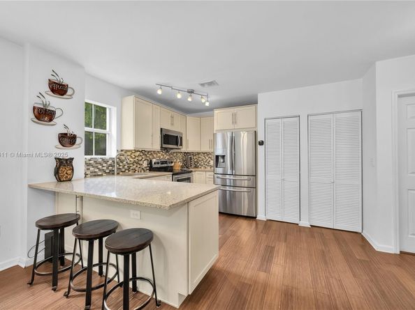 2850 Coconut Ave 15, Miami FL 33133