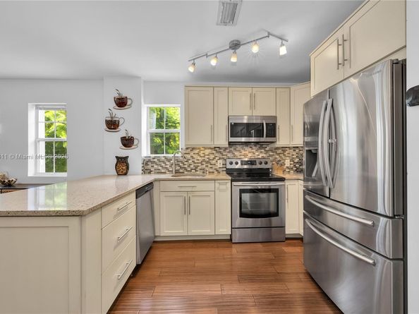 2850 Coconut Ave 15, Miami FL 33133