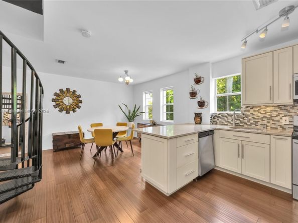 2850 Coconut Ave 15, Miami FL 33133