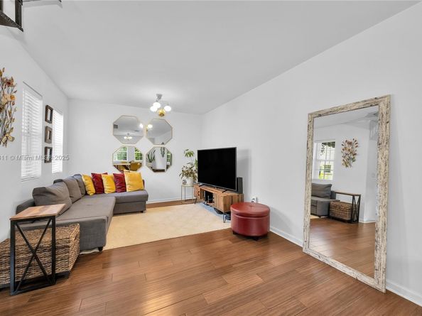 2850 Coconut Ave 15, Miami FL 33133