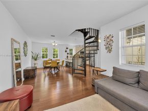 2850 Coconut Ave 15, Miami FL 33133