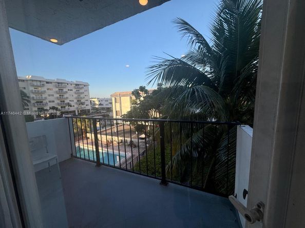 3642 NE 171st St 306, North Miami Beach FL 33160